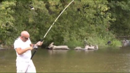 Pêche au saumon dans la rivière Ganaraska en Ontario