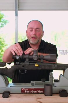 Installation du levier de lancement pour la lunette de tir TRACT TORIC 34mm 4.5-30x56 Extreme Long Range Rifle Scope