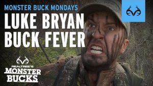 Luke Bryan attrape BUCK FEVER dans l'Illinois |  Les lundis Monster Bucks