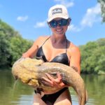 CATFISH NOODLING : Shallow Water, he Bit me on the Leg !