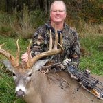 GIANT MISSOURI BUCK with BOW - COOL Grunting Footage !