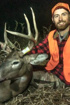 WILD DAY of HUNTING Public Land ! - Iowa Shotgun Season Buck !